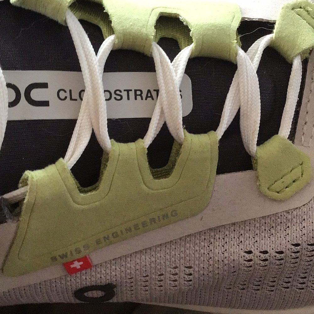 On Running Women’s 8 White and Green Running Shoes - Picture 8 of 11